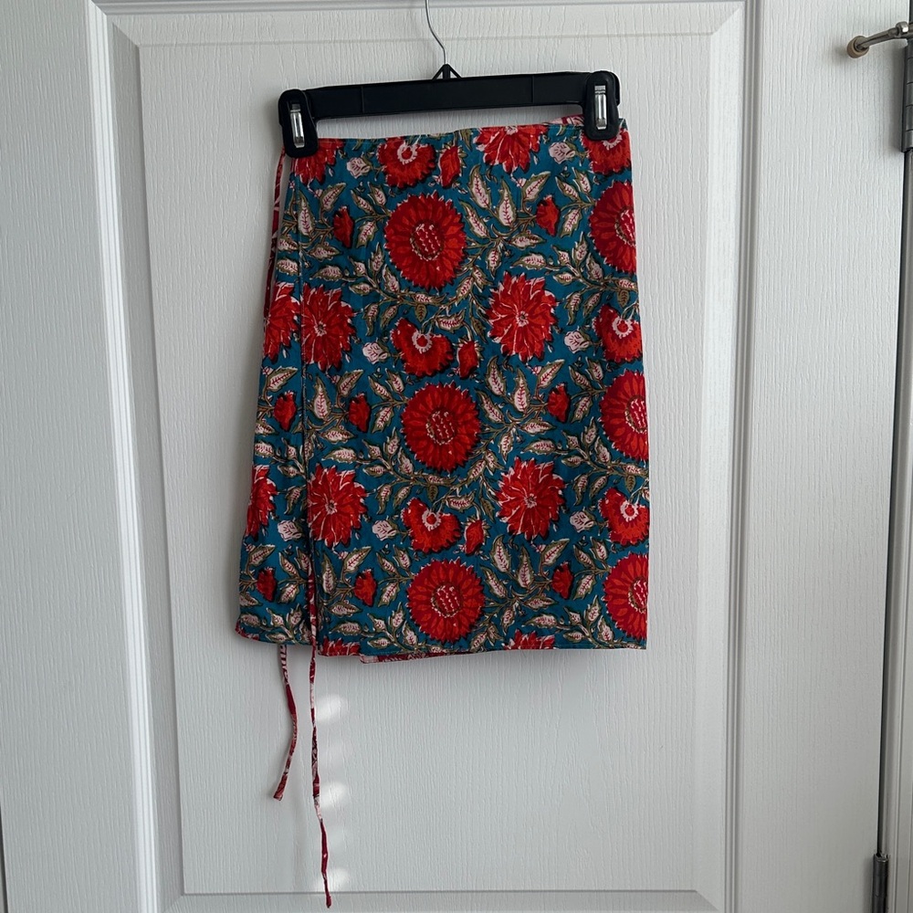 Floral Red and Teal Wrap Skirt Reversable- Women never worn